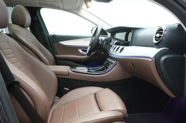 Mercedes-Benz E-Class view 14