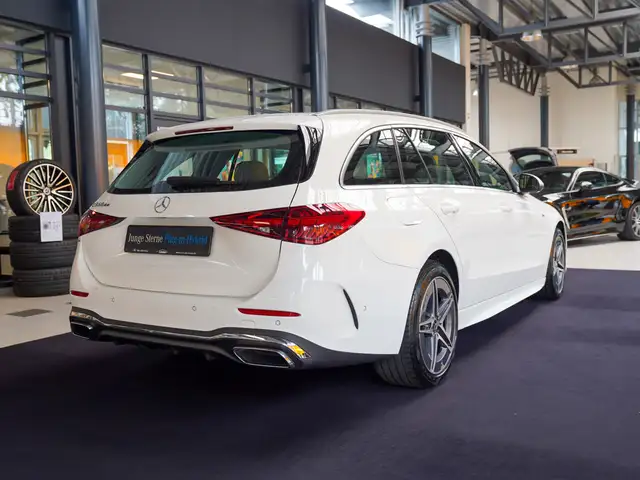 Mercedes-Benz C-Class view 3