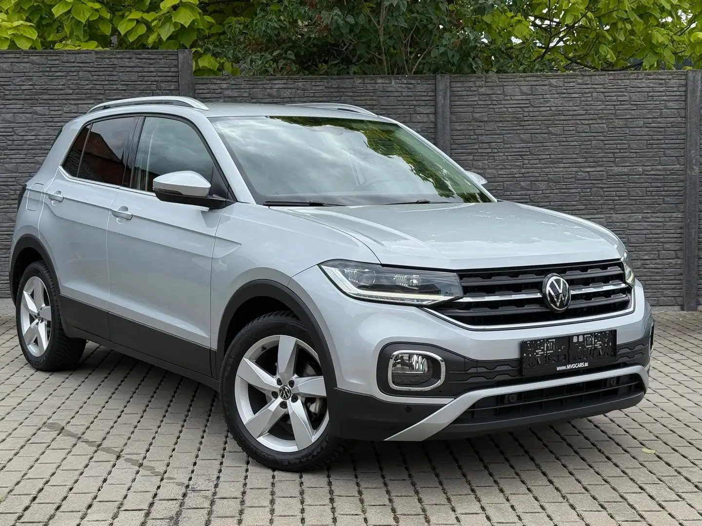 Volkswagen T-Cross 1.5 TSI ACT Style DSG "Navigatie/Camera/LED" Zilver - 1