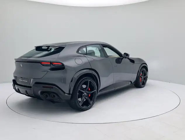 Ferrari Purosangue view 8