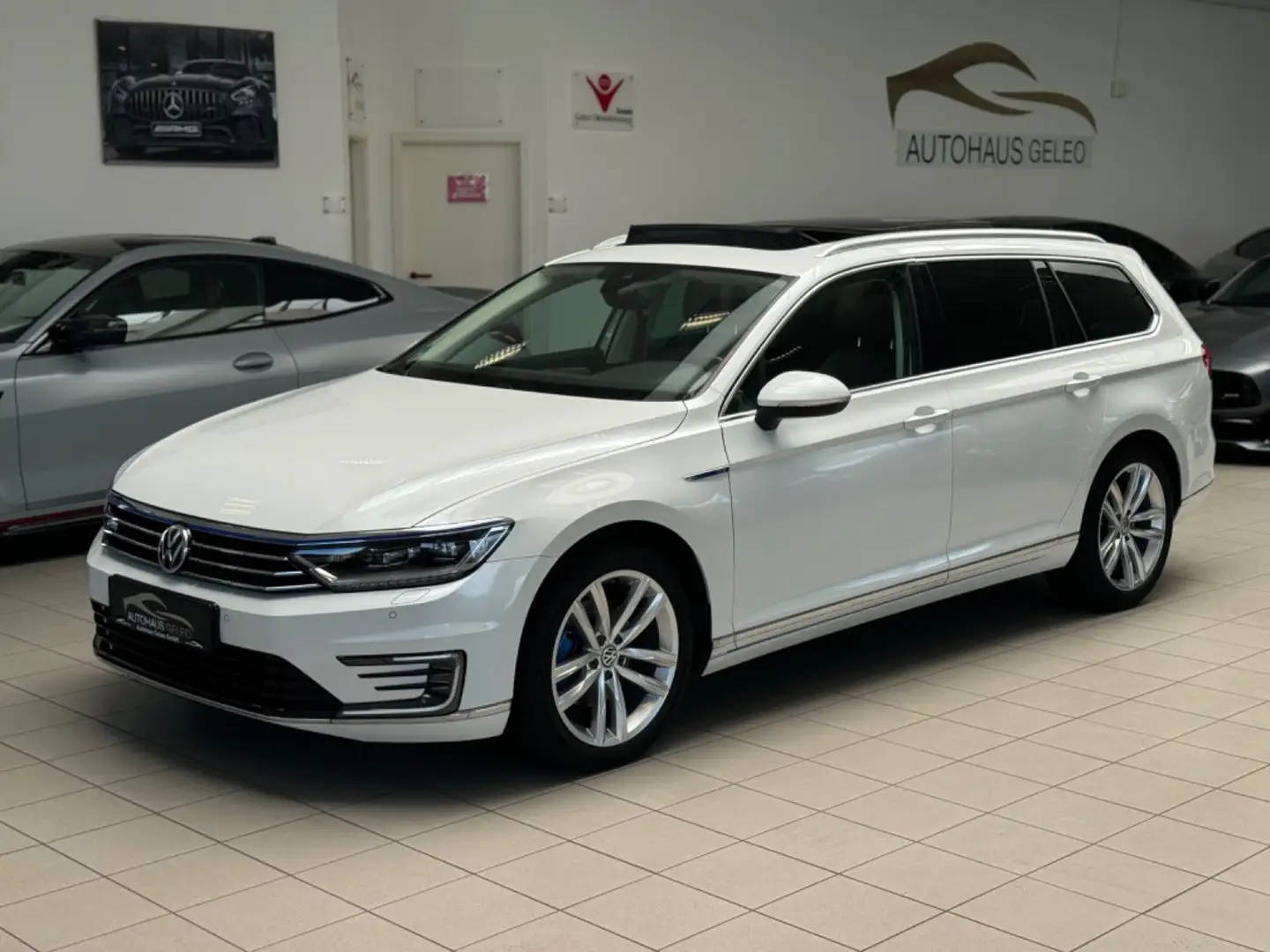 Volkswagen Passat Variant GTE/HIGHLINE/PANO/ACC/AHK/LED/ Bianco - 1