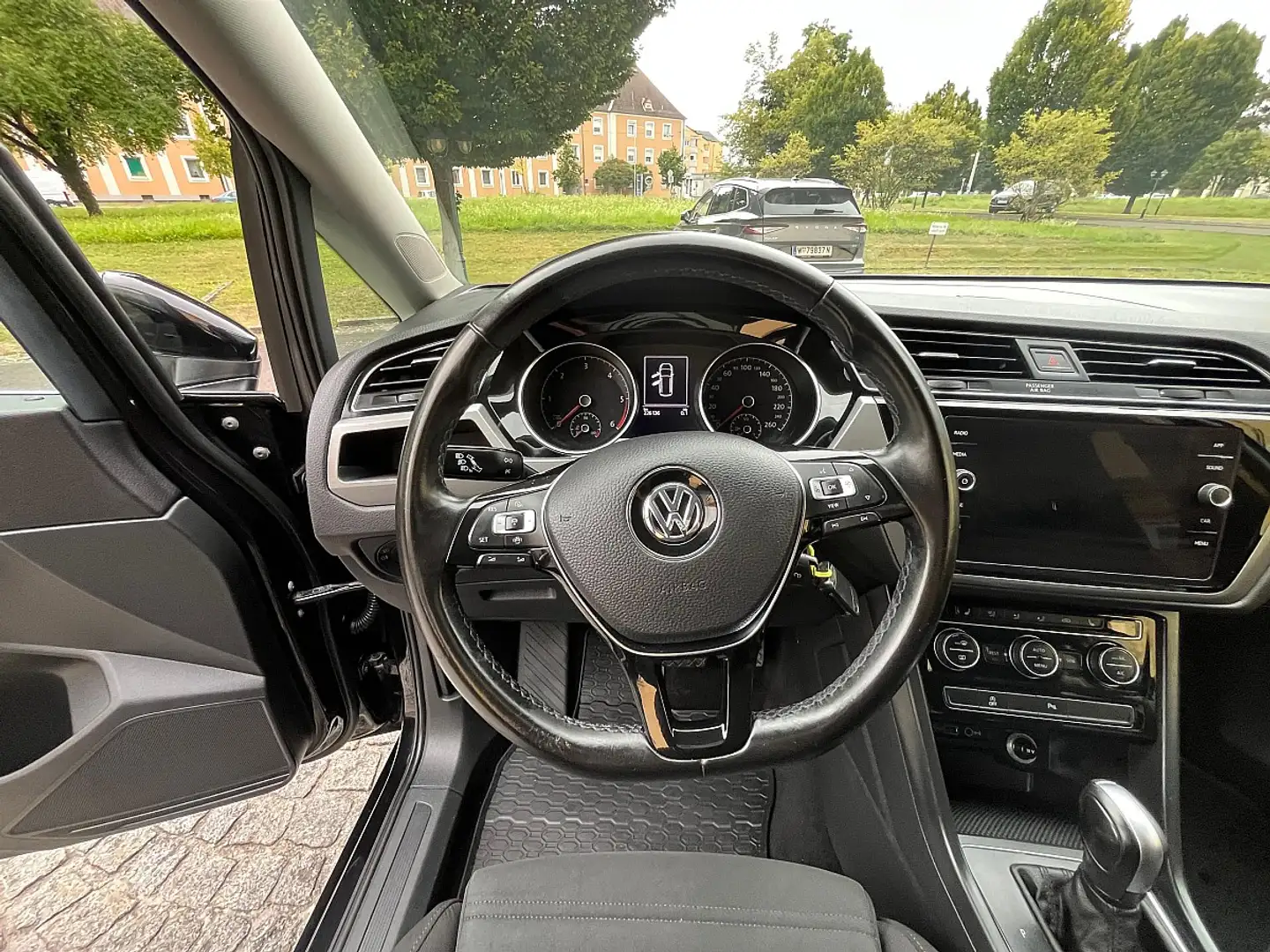 Volkswagen Touran 2,0 SCR TDI DSG 7 SITZE , NAVI Sitzheizung, Spo... Nero - 2
