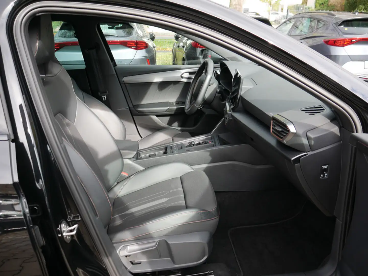 CUPRA Leon Sportstourer 1.4 TSI VZ e-Hybrid LED AHK Schwarz - 2