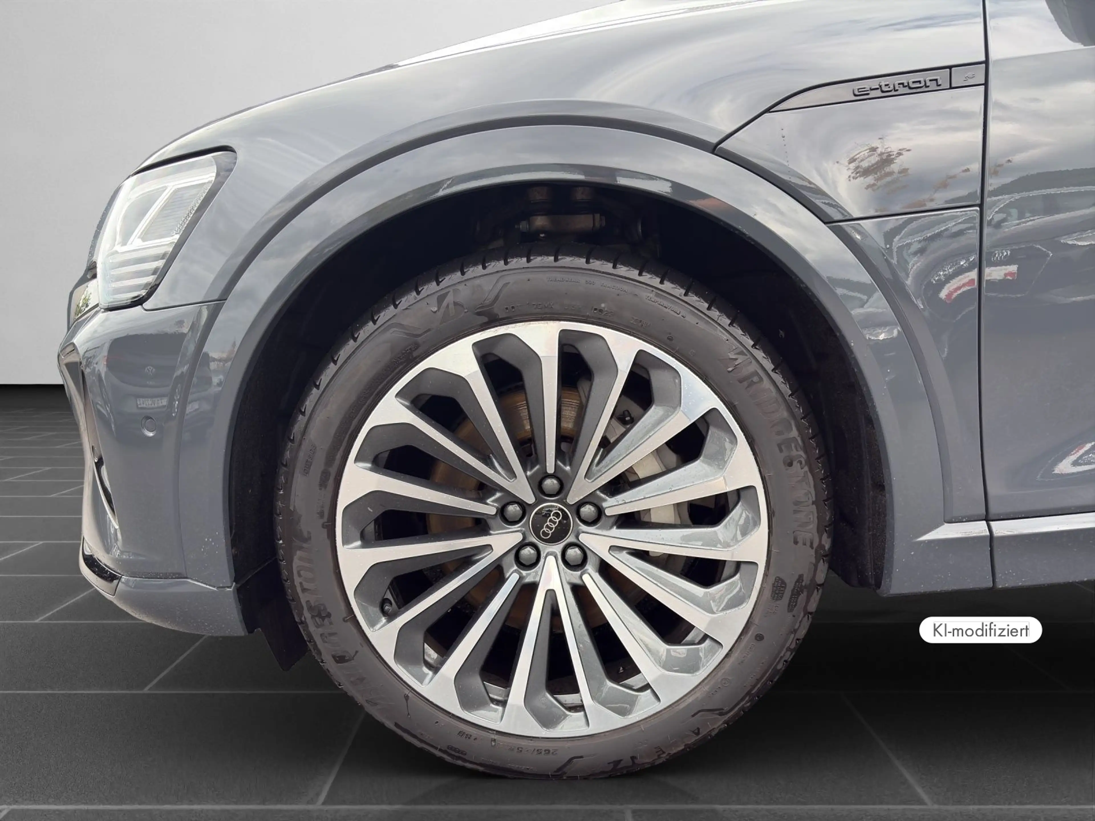 Audi Q8 e-tron Advanced 50 e-tron quattro MATRIX-LED — photo 8