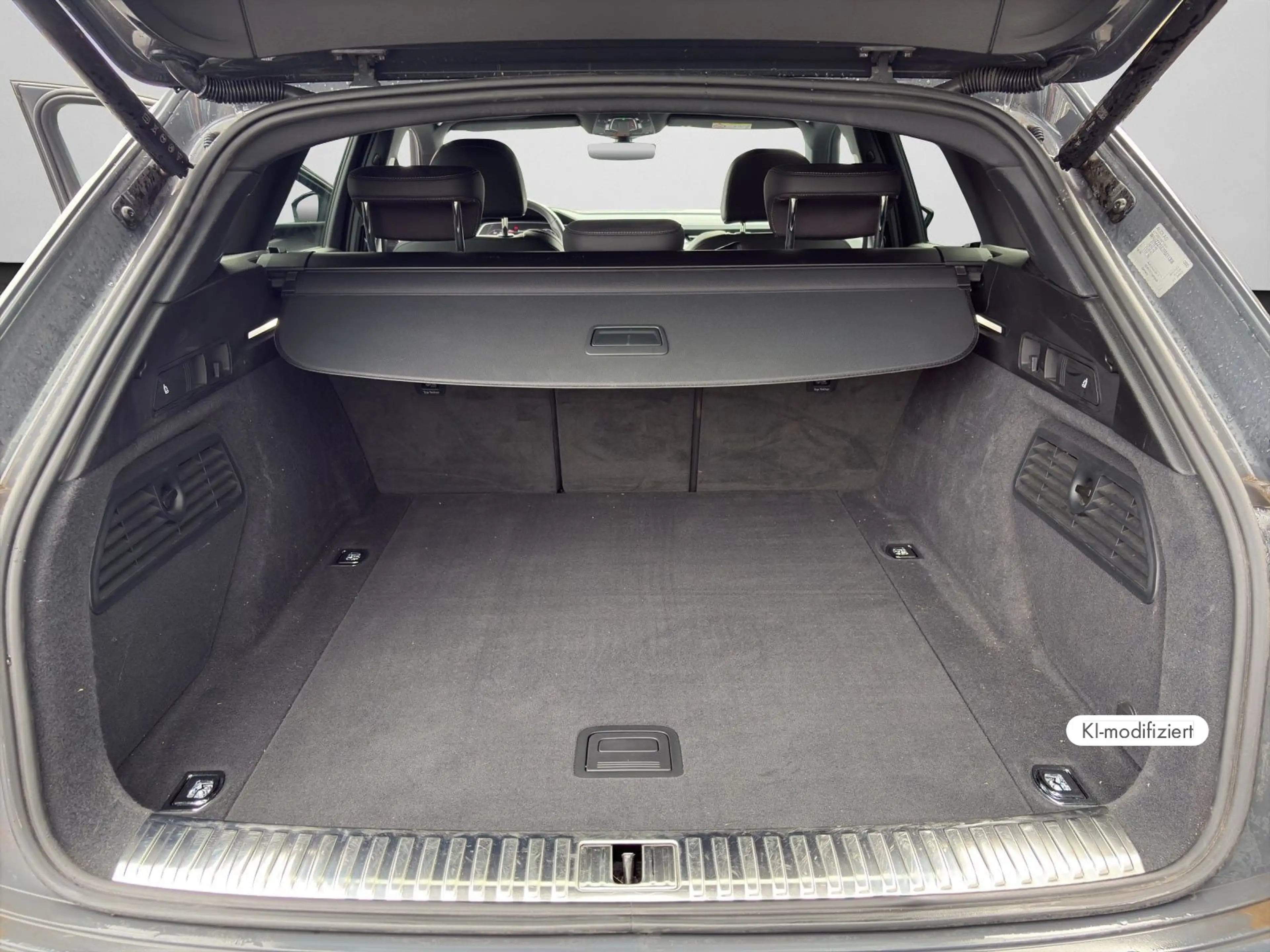 Audi Q8 e-tron Advanced 50 e-tron quattro MATRIX-LED — photo 15