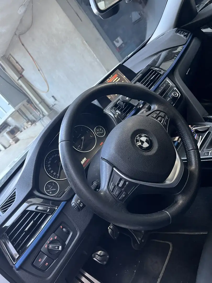 BMW 318 318d - 1