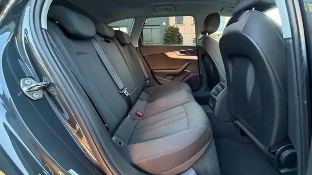 Audi A4 view 12