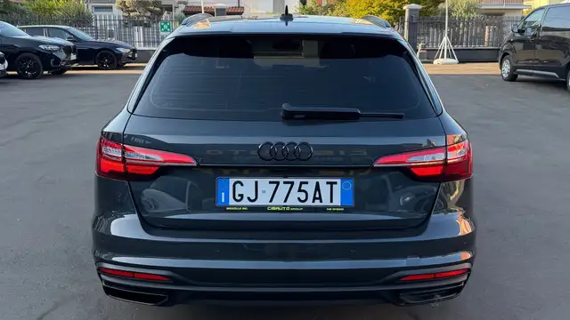 Audi A4 view 7