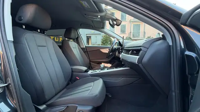 Audi A4 view 13