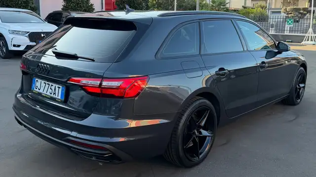 Audi A4 view 8