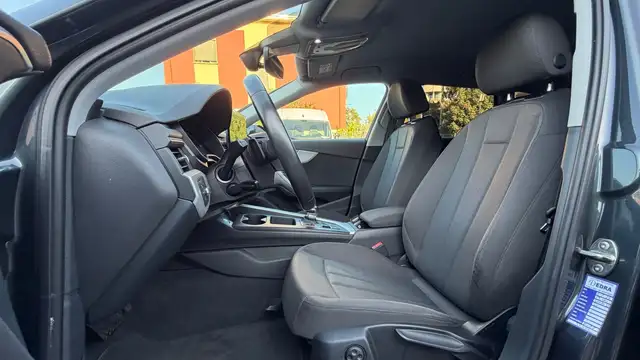 Audi A4 view 10