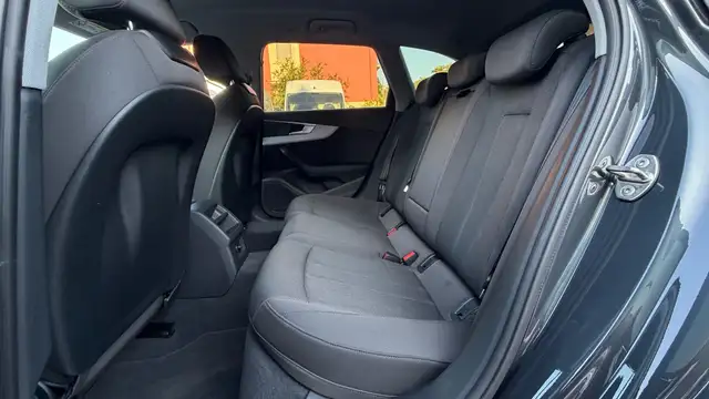 Audi A4 view 11