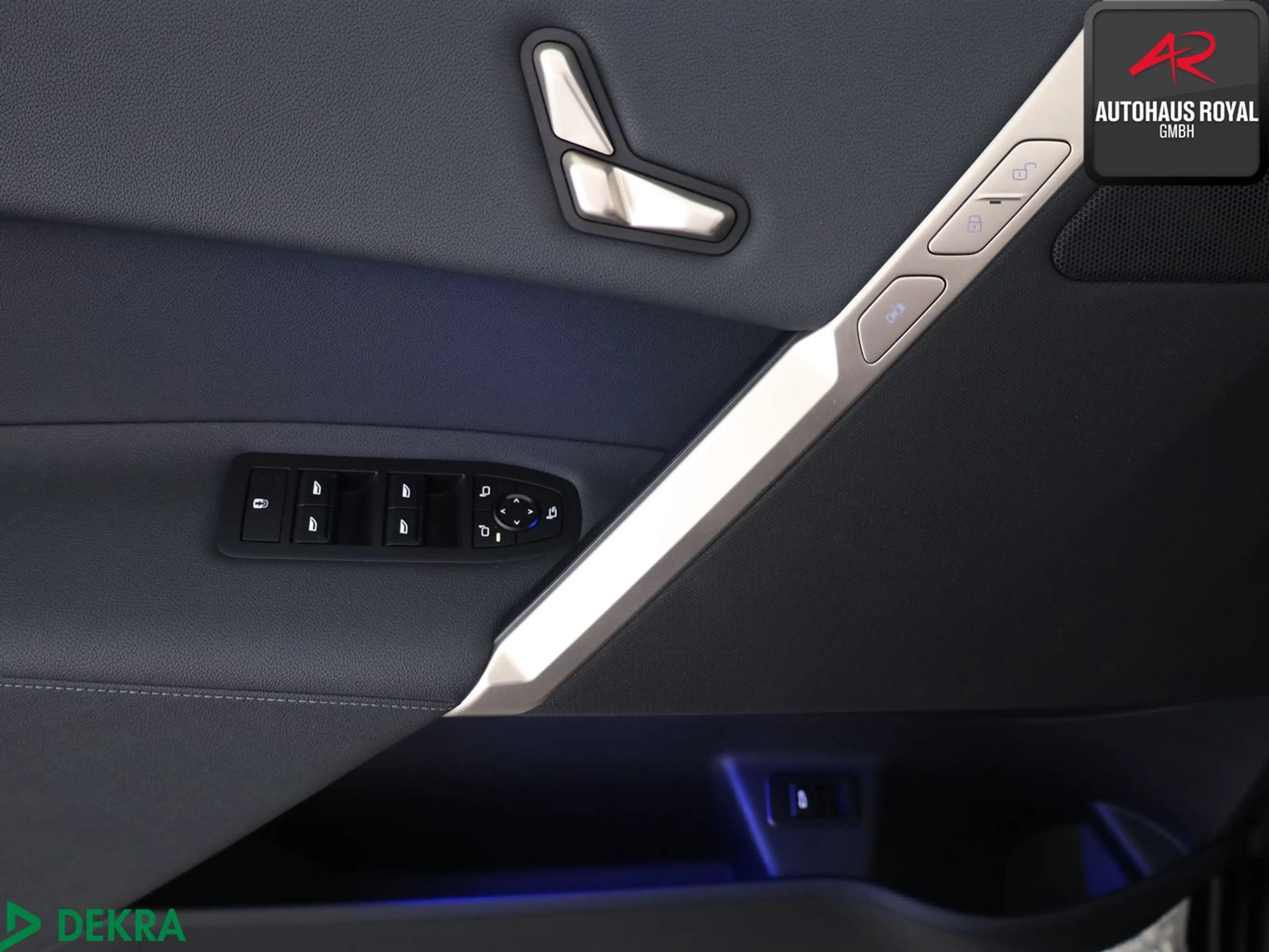 BMW iX xDrive40 SPORT SKYLOUNGE,360°,HUD,AHK,22ZOLL — photo 14