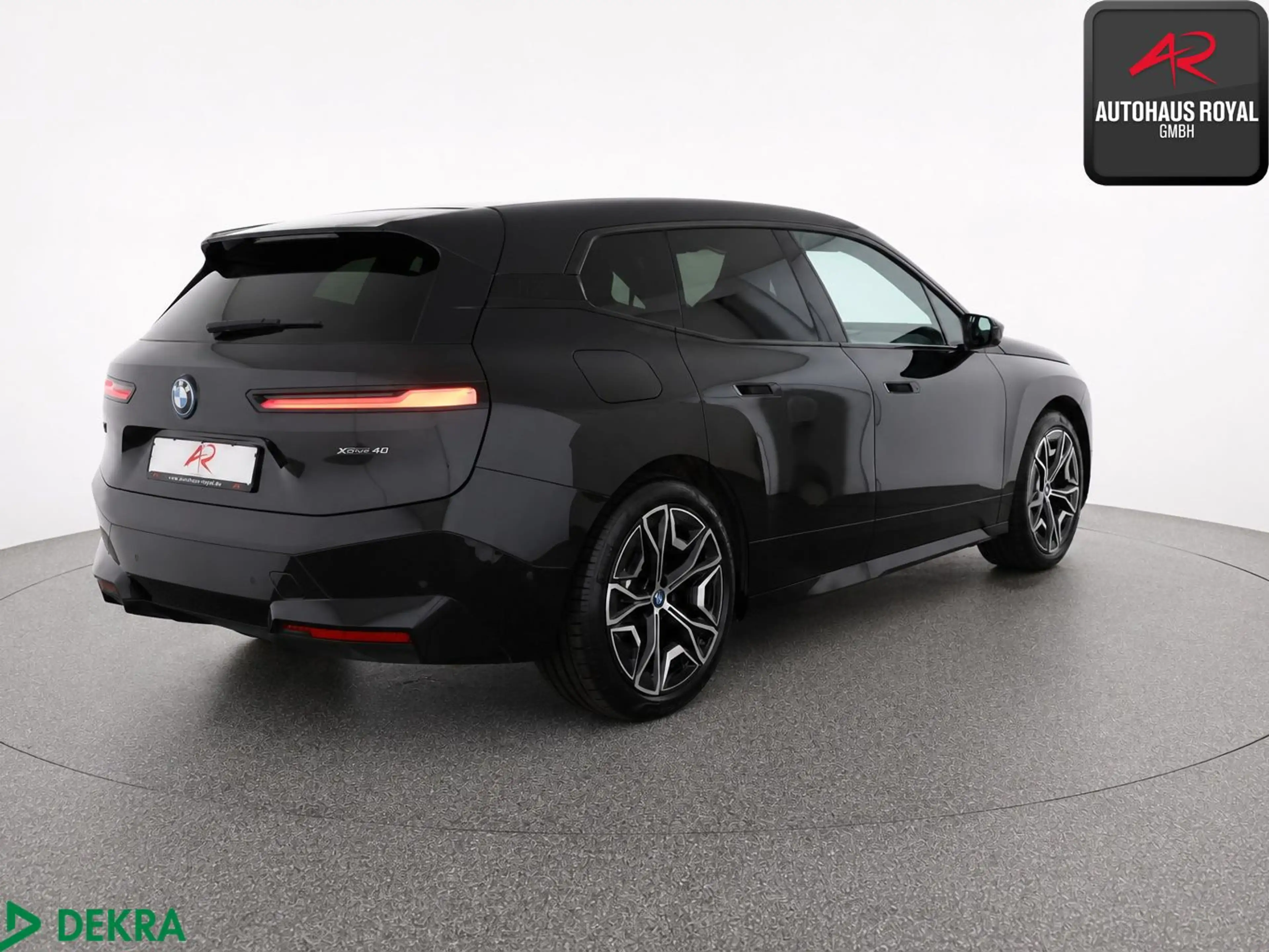 BMW iX xDrive40 SPORT SKYLOUNGE,360°,HUD,AHK,22ZOLL — photo 5