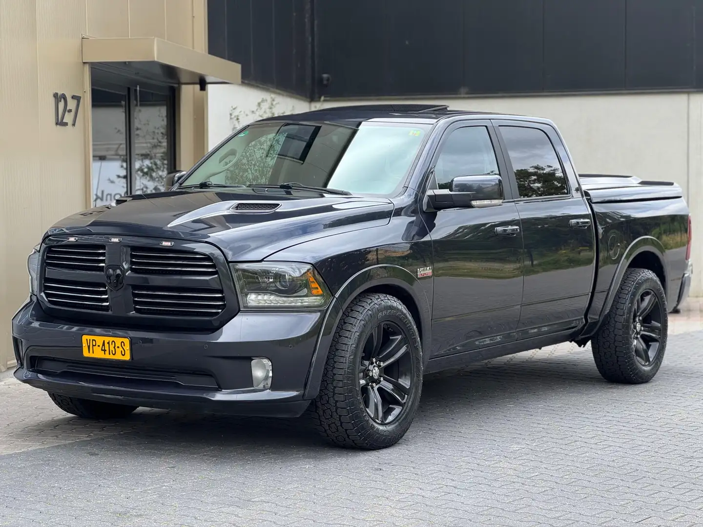 Dodge RAM 1500 5.7 HEMi|V8|Quad Cab 6'4|Sport|LED Gris - 1