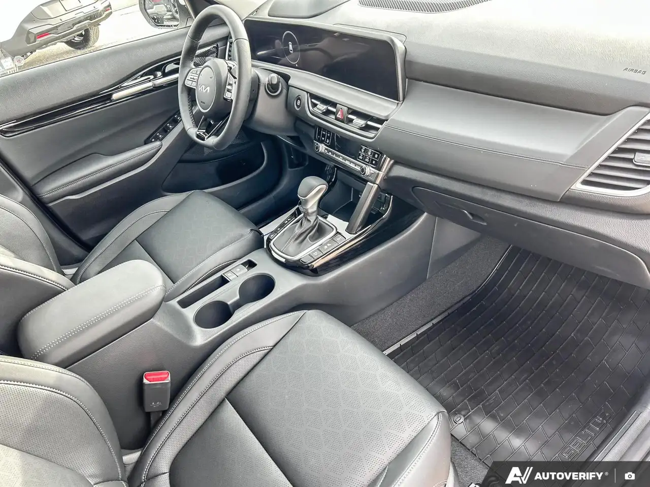 Kia Seltos снимка Kia Seltos