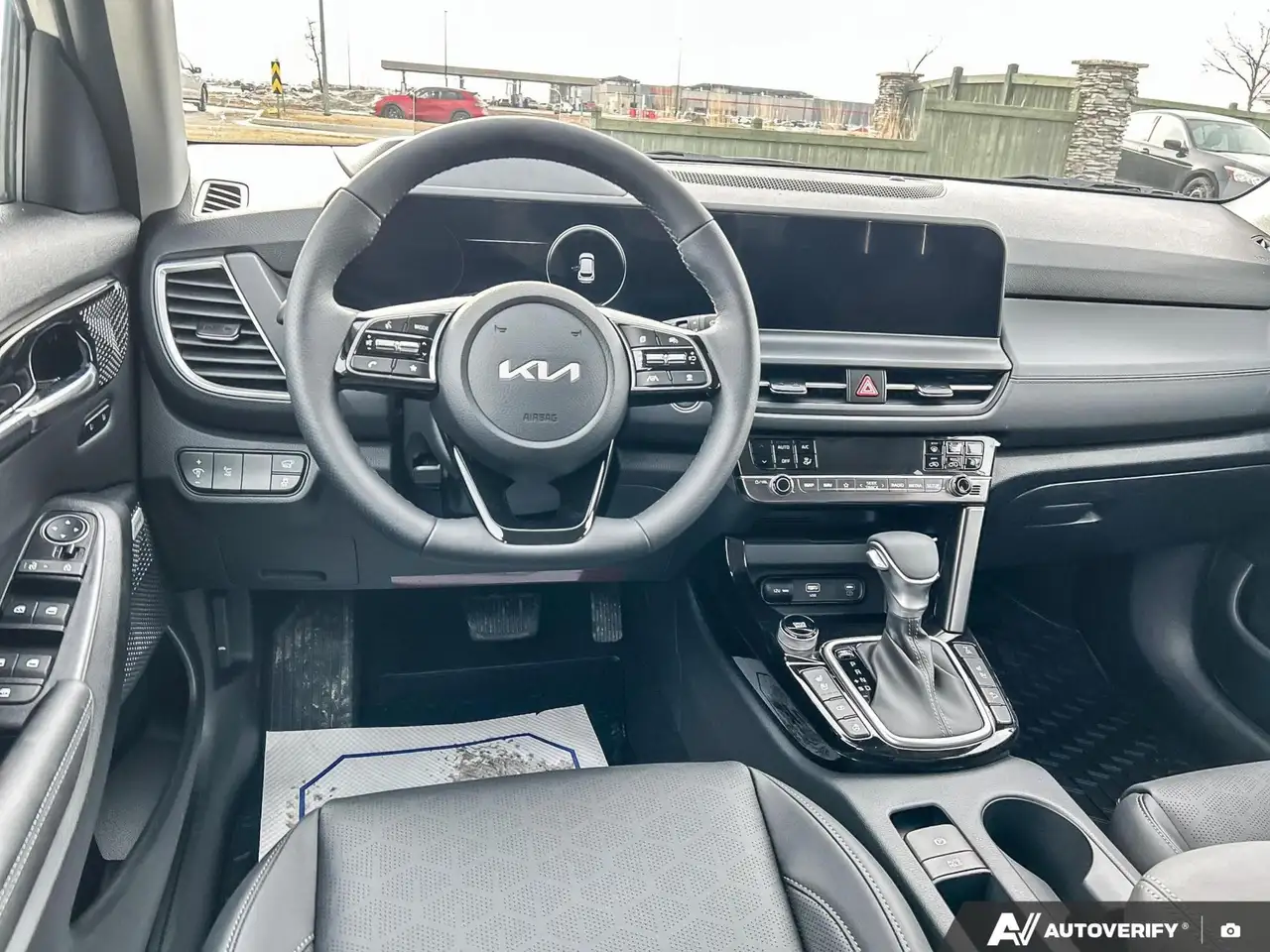 Kia Seltos снимка Kia Seltos