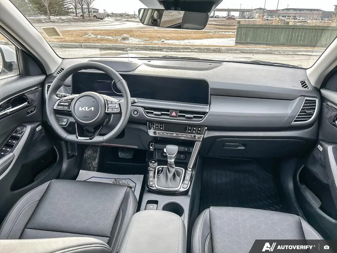 Kia Seltos снимка Kia Seltos