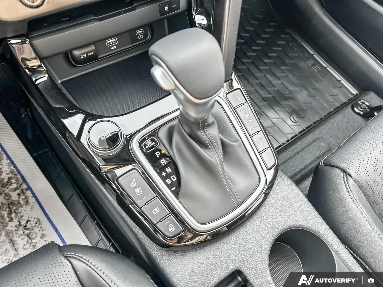 Kia Seltos снимка Kia Seltos