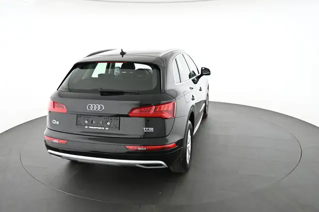 Audi Q5 view 12