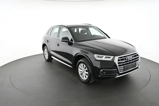 Audi Q5 view 10