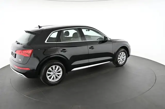 Audi Q5 view 4