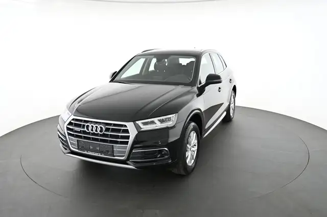 Audi Q5 view 11