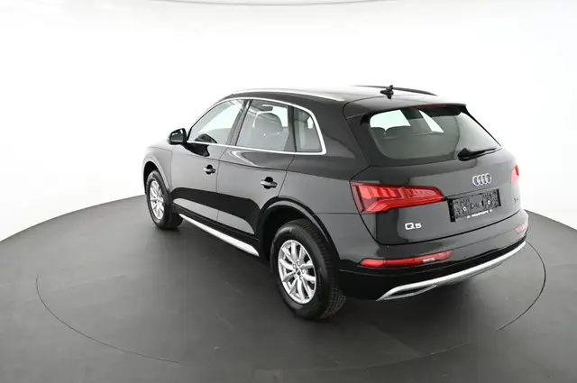 Audi Q5 view 9