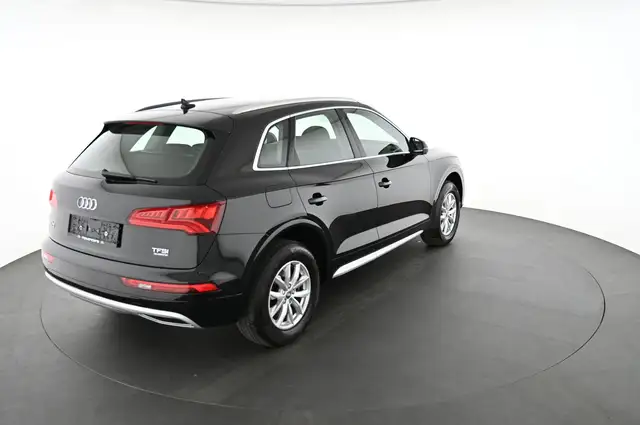 Audi Q5 view 2
