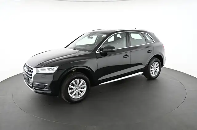 Audi Q5 view 3