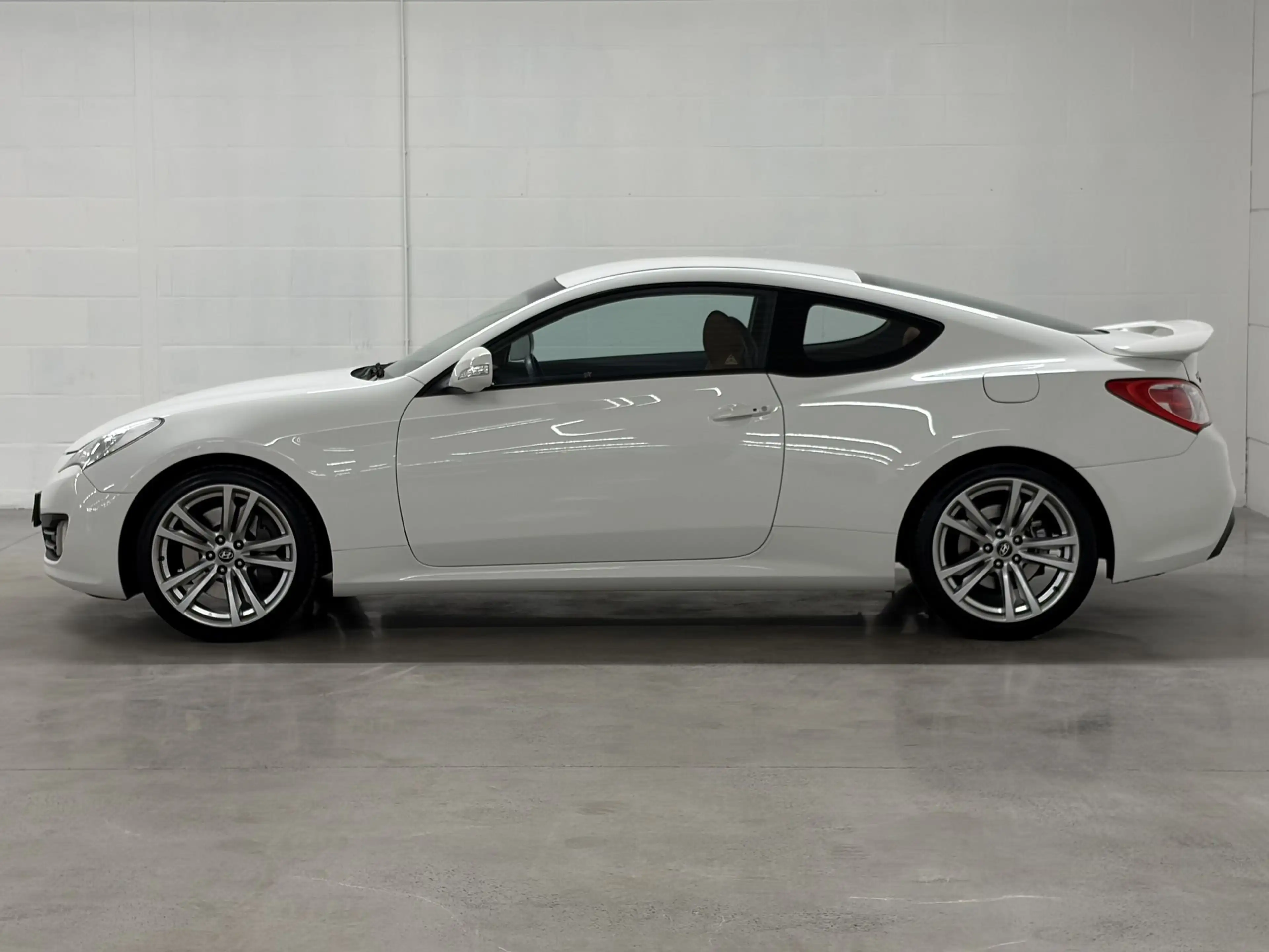 Hyundai Genesis Genesis Coupé T-GDI 2.0 — photo 2