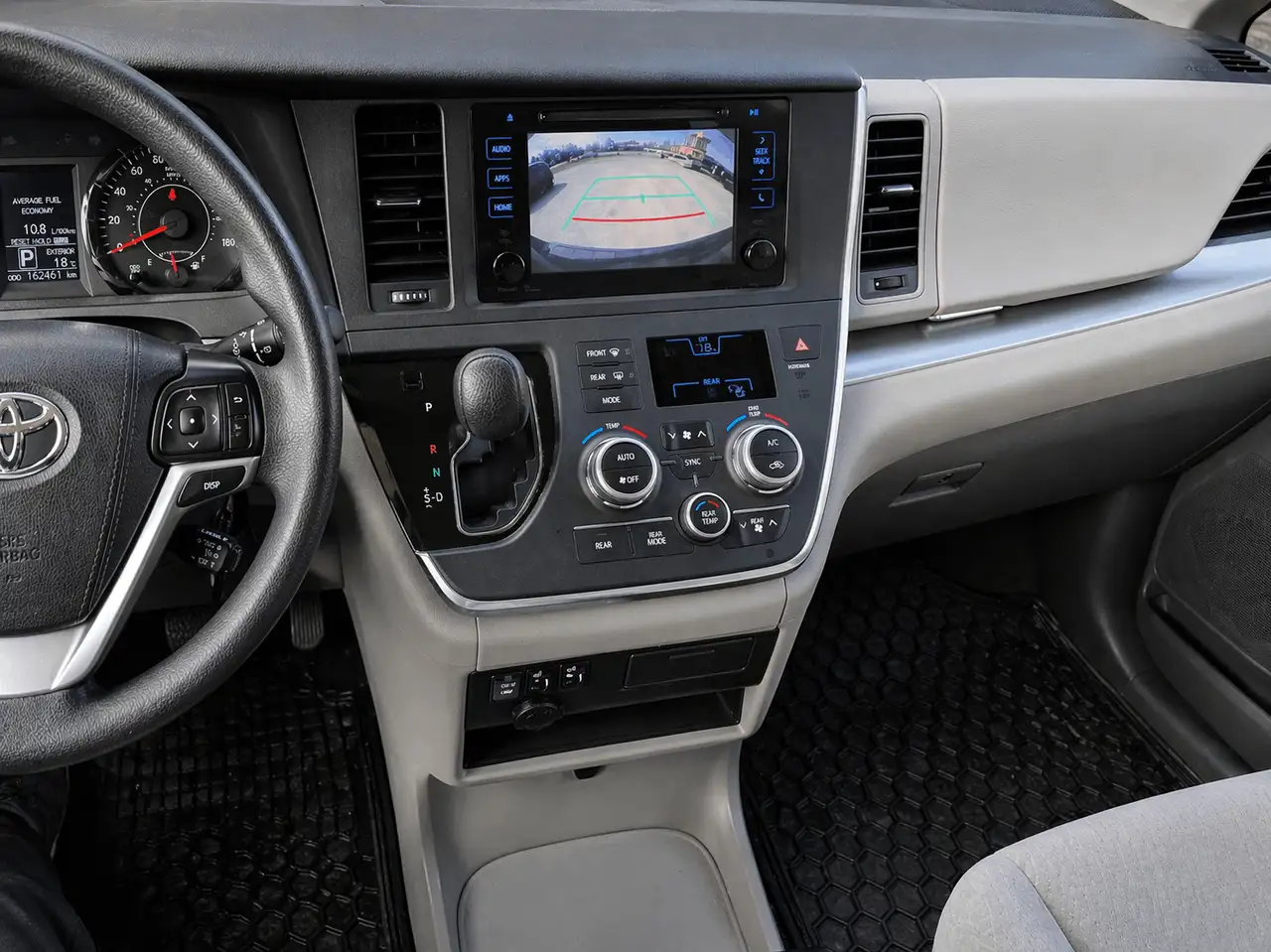 Toyota Sienna снимка Toyota Sienna