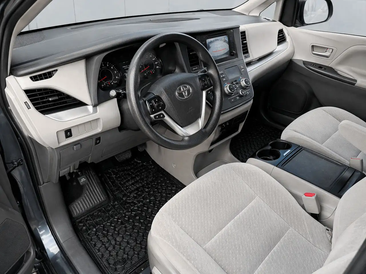 Toyota Sienna снимка Toyota Sienna