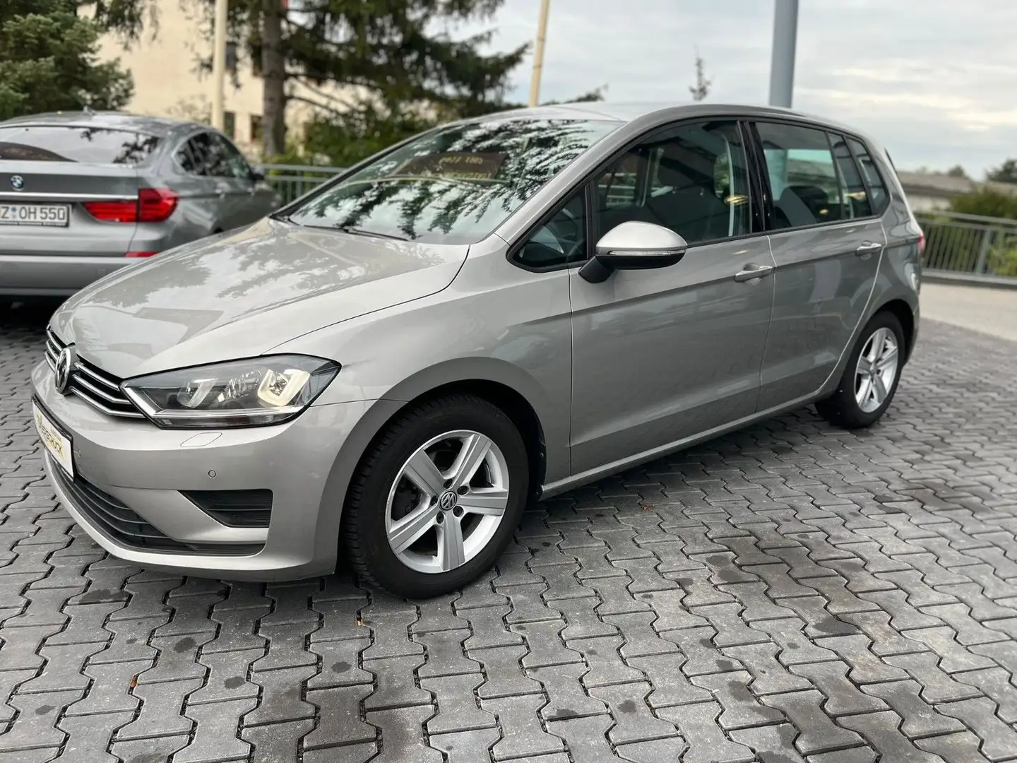 Volkswagen Golf Sportsvan Golf 7 Sportsvan Automatik Bi-Xenon.PDC. Grau - 2