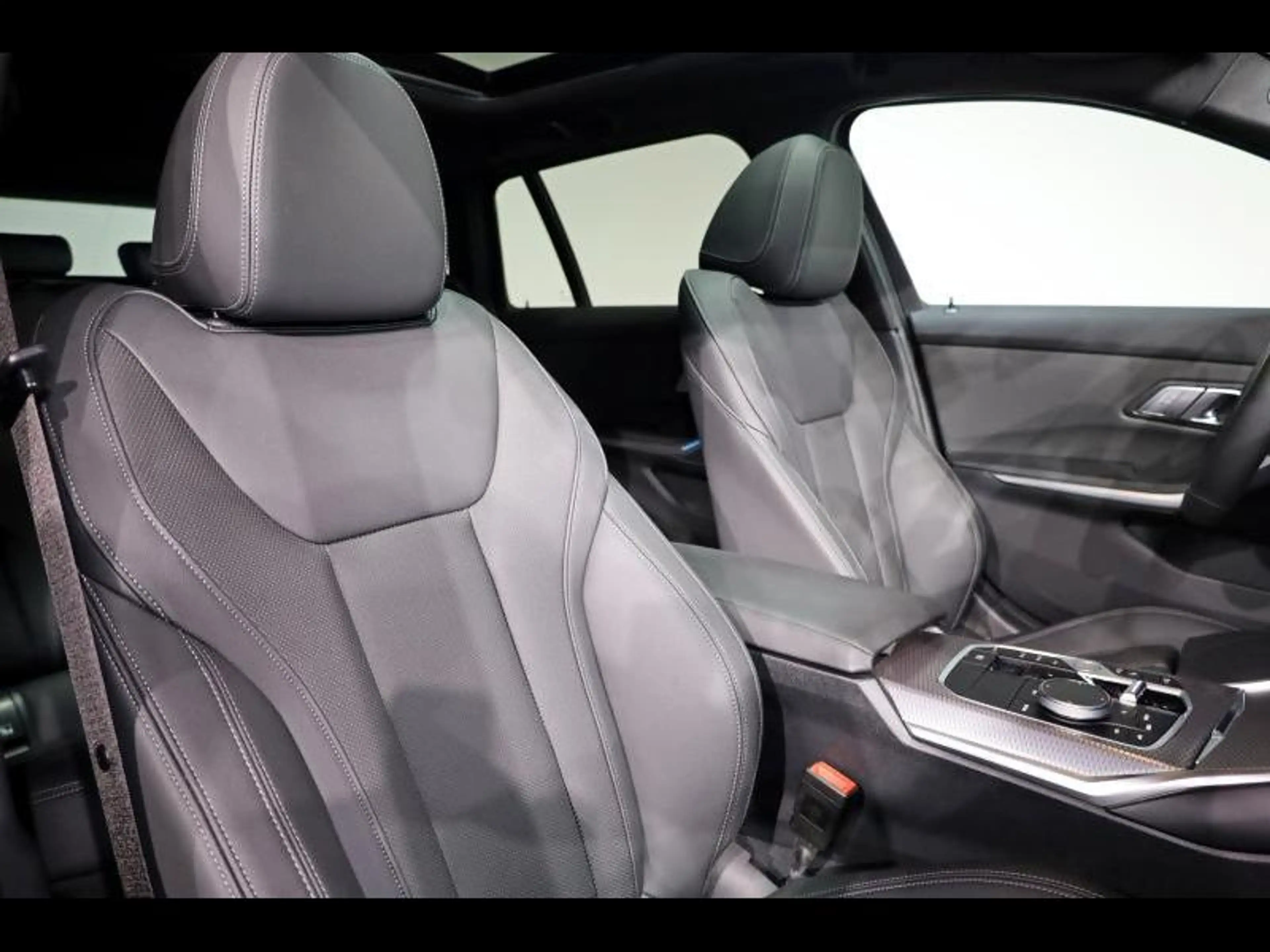 BMW 318 i Touring Kit M Sport — photo 11