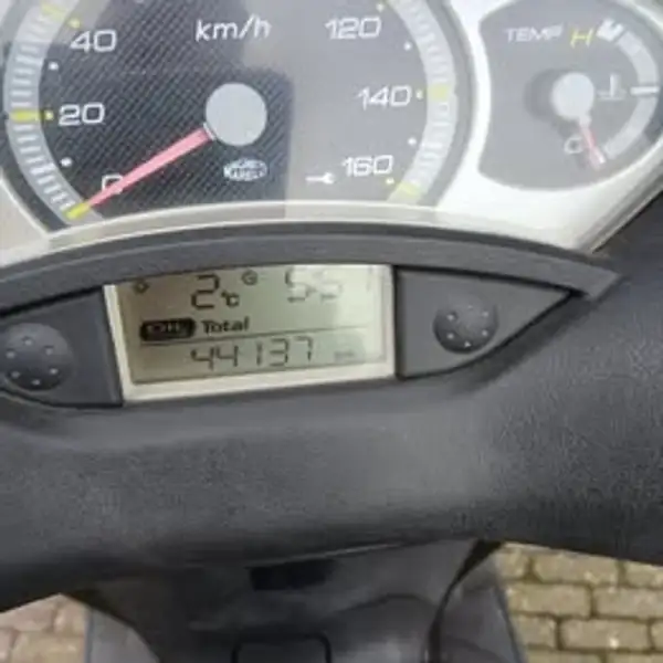 Yamaha X-Max 250 - foto 5