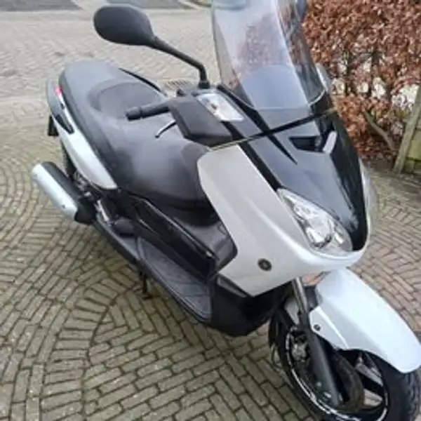 Yamaha X-Max 250 - foto 4