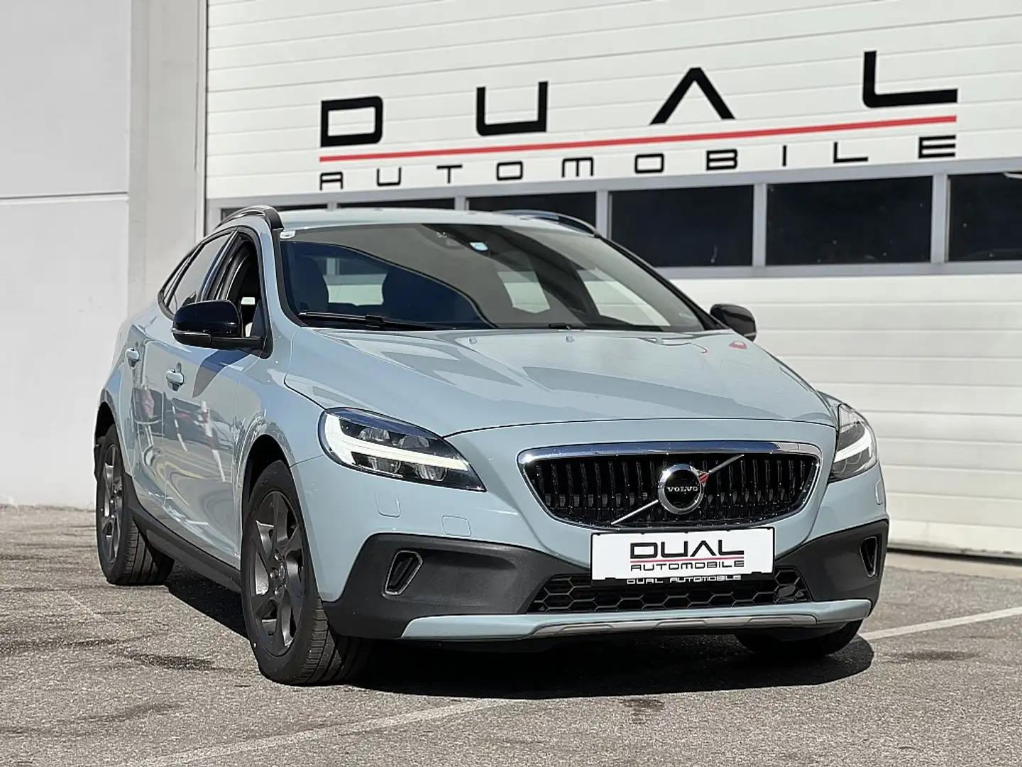 Volvo V40 Cross Country D2 Momentum Blau - 2