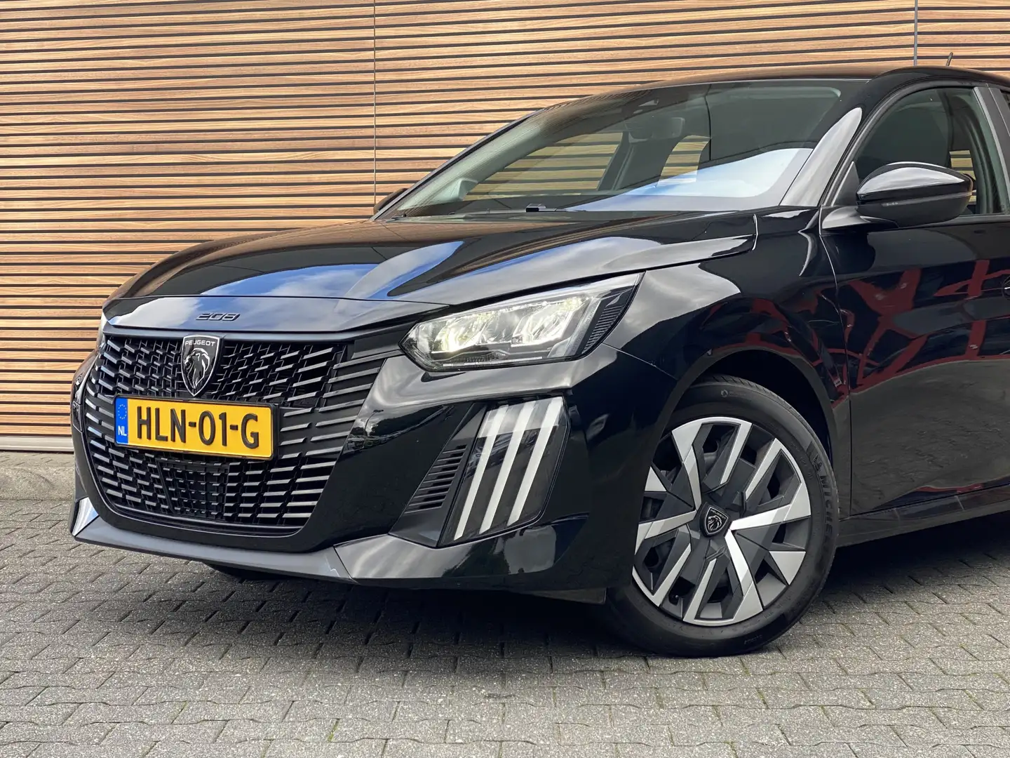 Peugeot 208 1.2 PureTech 75 Active Carplay / Cruise / DAB+ Noir - 2