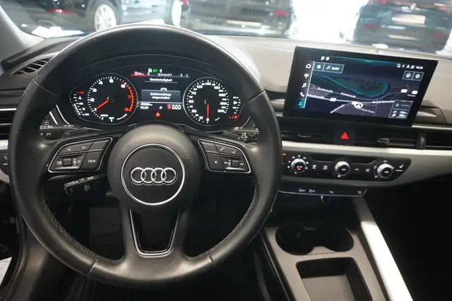 Audi A4 Avant view 11