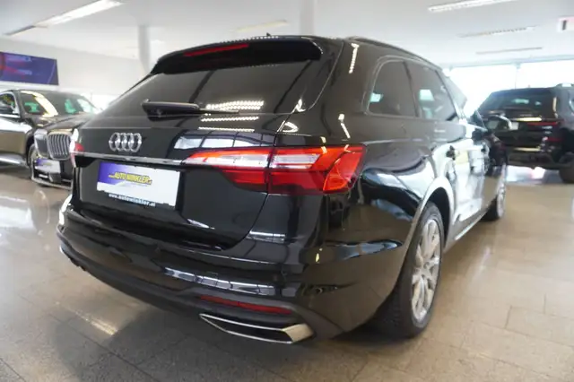 Audi A4 Avant view 5