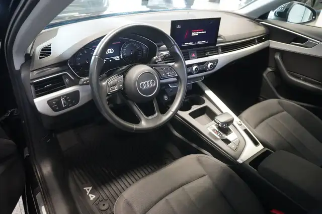 Audi A4 Avant view 7