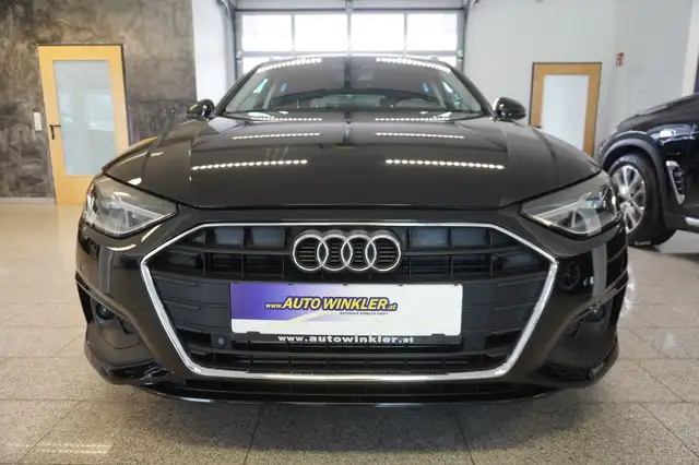 Audi A4 Avant view 2