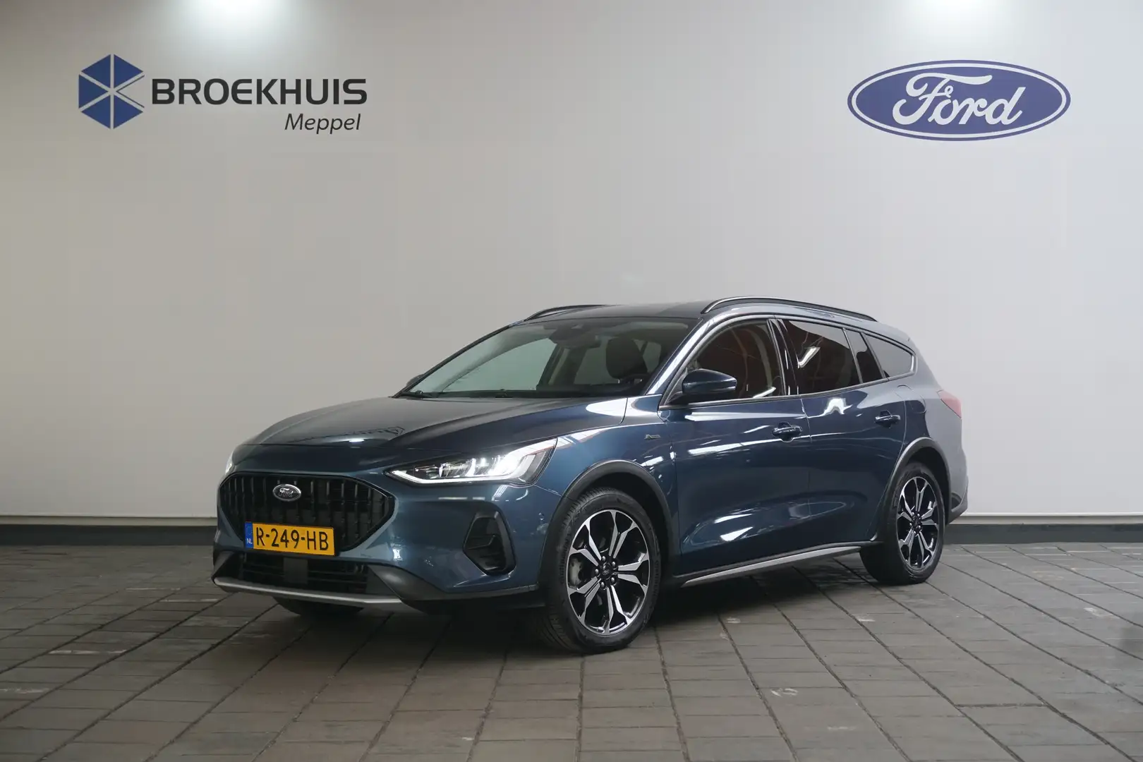 Ford Focus Wagon 1.0 EcoBoost Hybrid Active X Blauw - 2