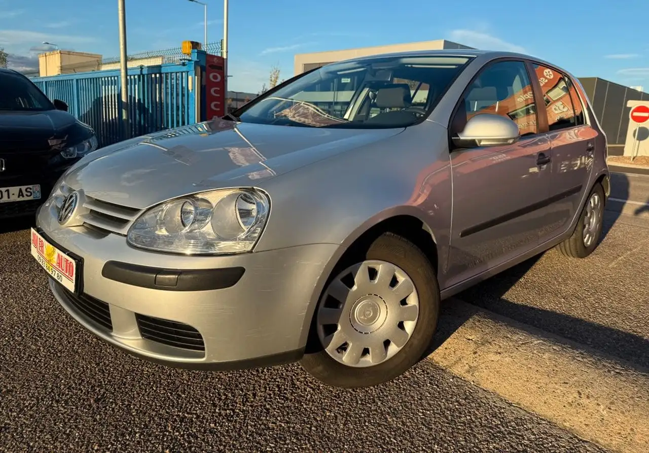 Volkswagen Golf Standard Model — photo 3