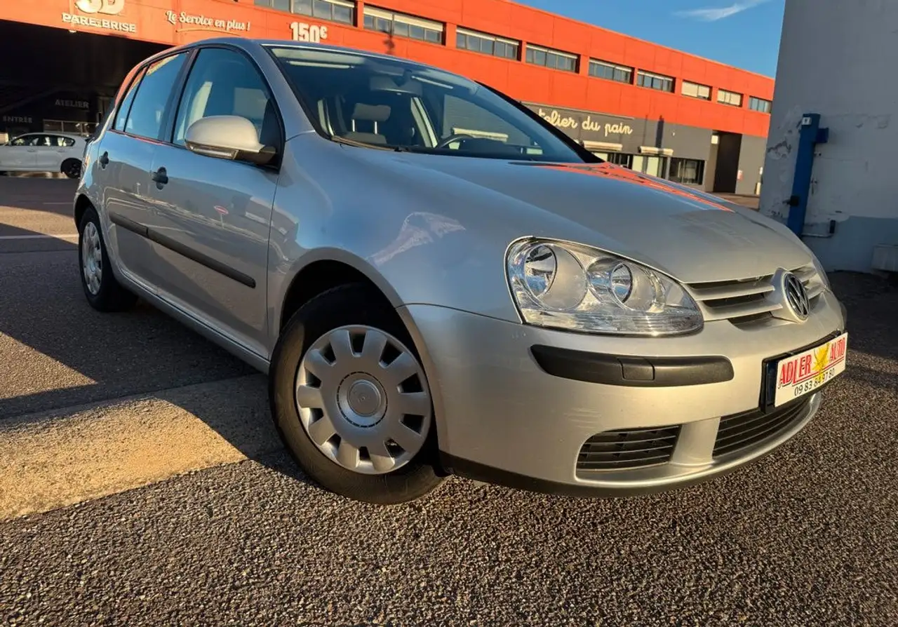Volkswagen Golf Standard Model