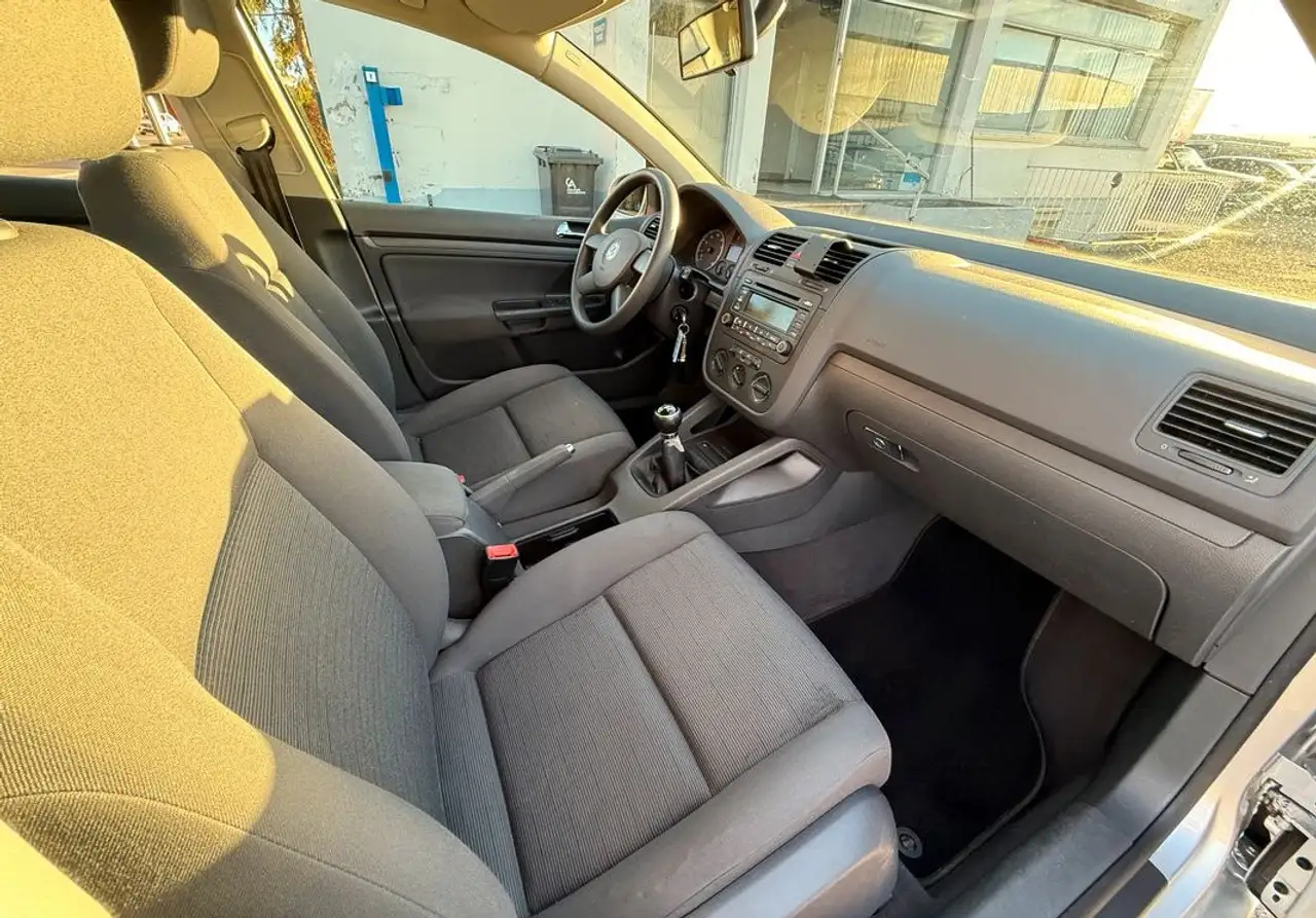 Volkswagen Golf Standard Model — photo 4