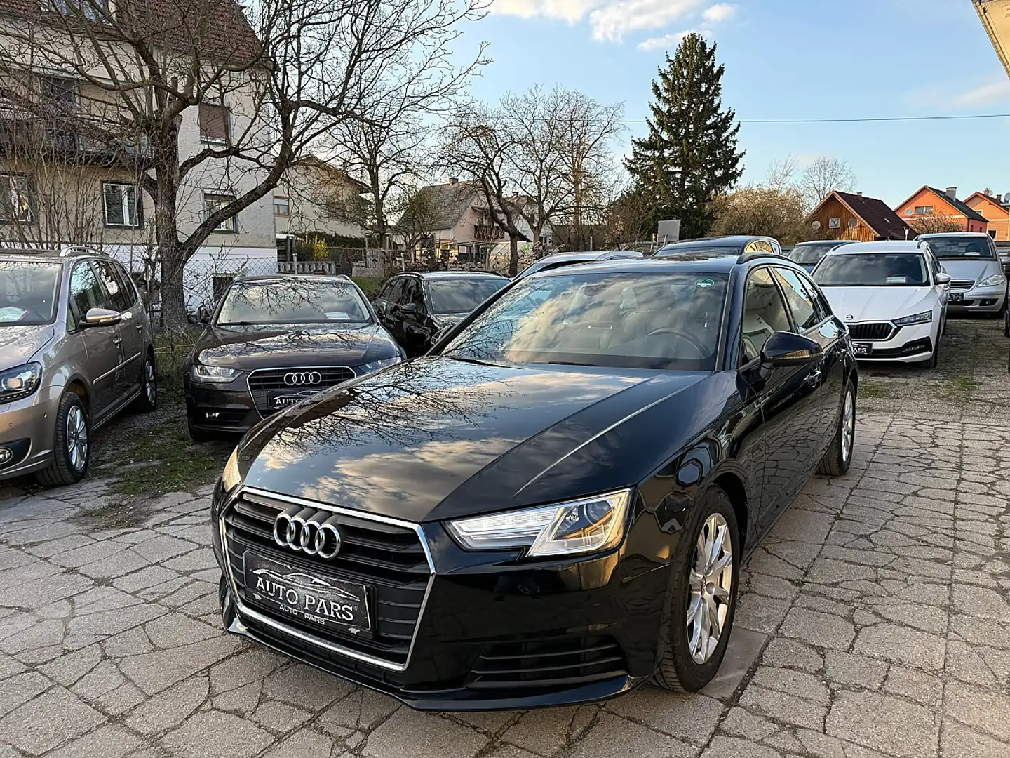 Audi A4 Avant 2,0 TDI S-tronic-LEDER-ANHÄNGERKUPPLUNG Schwarz - 1