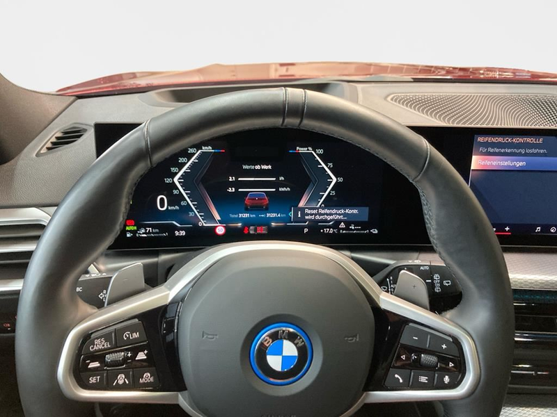 BMW 330 M Sport Pro — photo 14