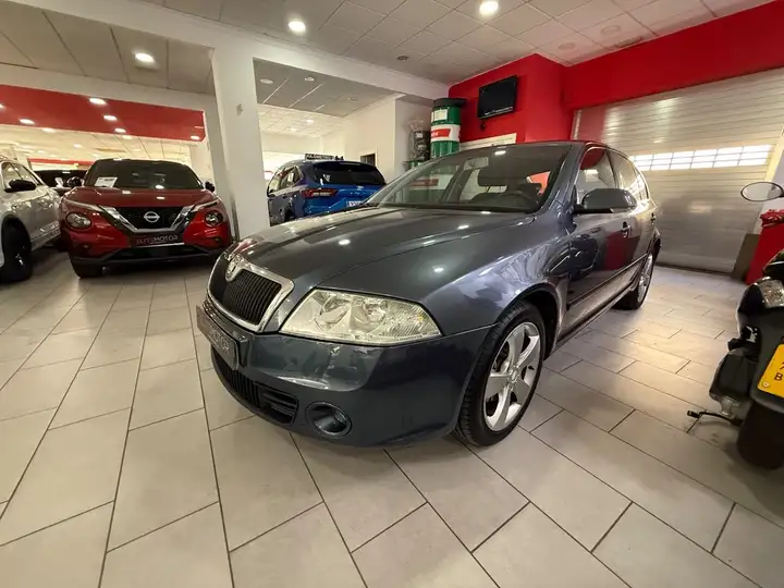 Škoda Octavia 2.0 TDI Elegance (2004) 2006, foto 5